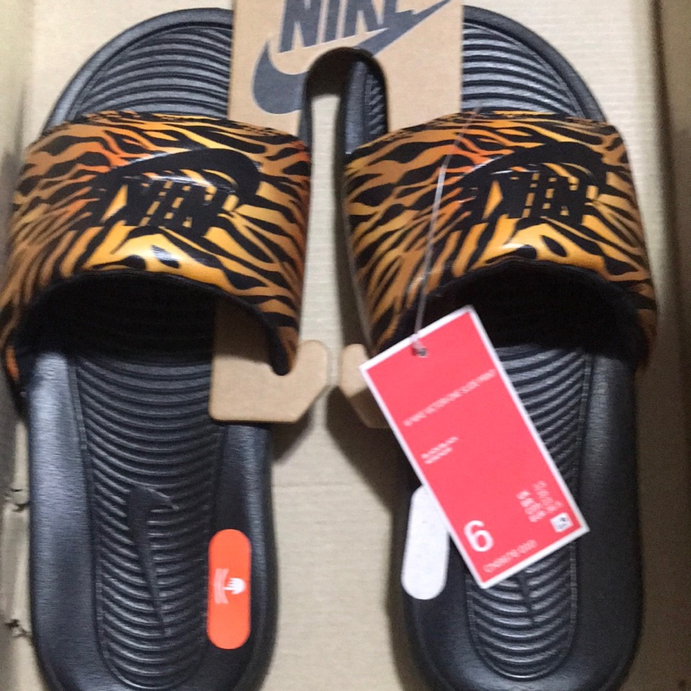 New Nike Victori One Slide Print 6 NEW BNWT ☀️